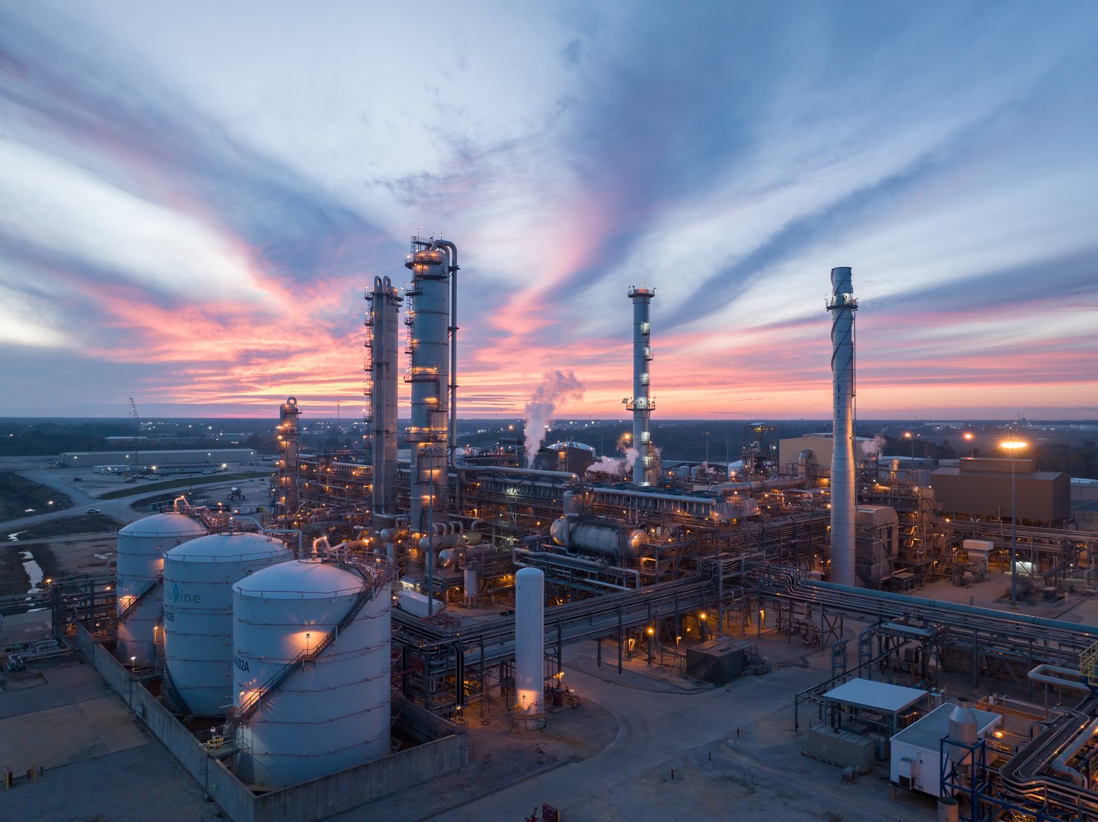 © Proman A methanol production plant at dusk